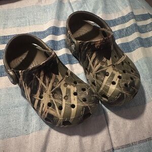 Realtree Toddler Crocs size 9c